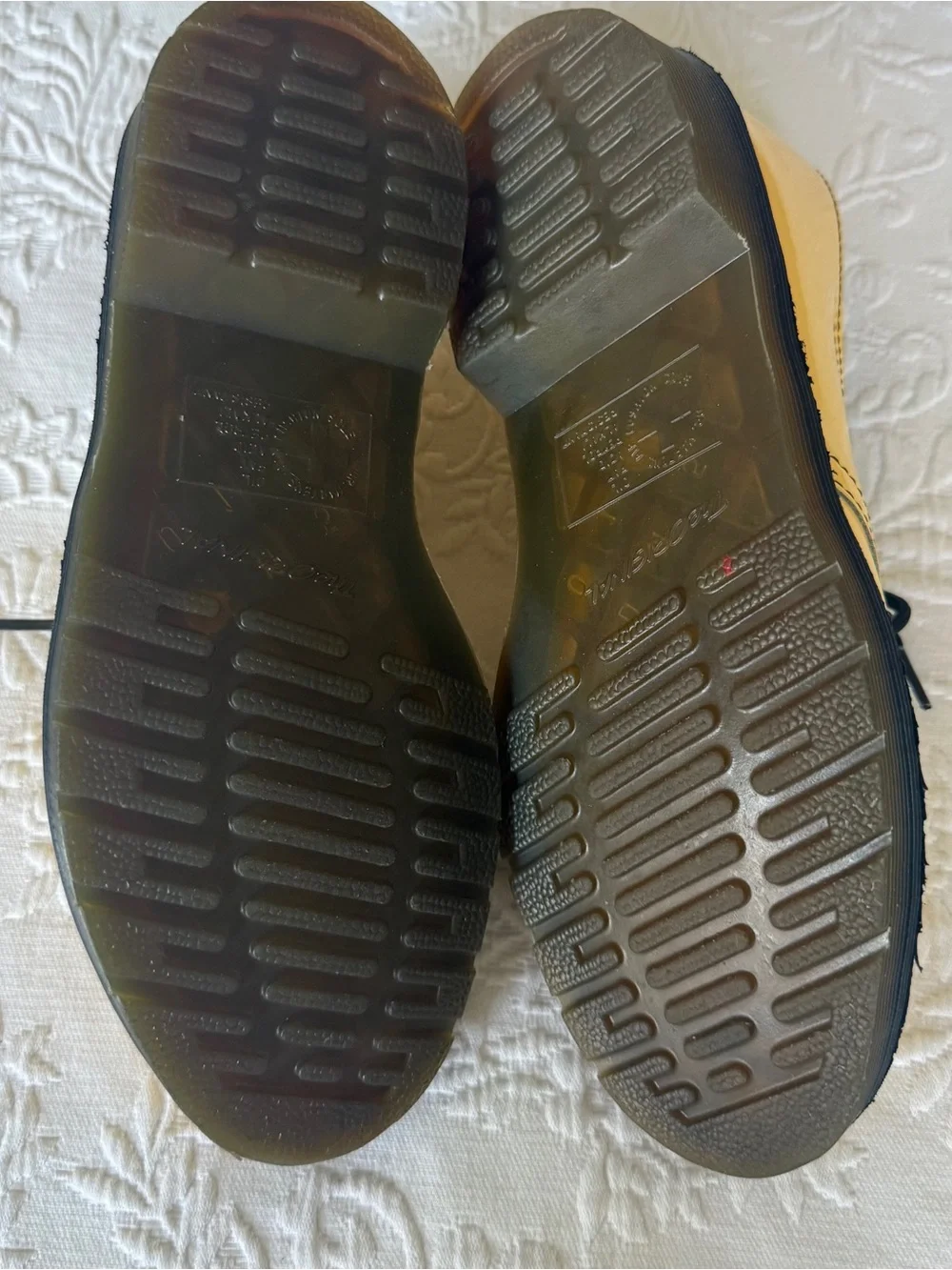 Dr. Martens 1461 Yellow Patent Leather Oxford loafer lace up shoe. Size 7